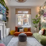 London Acton - Hot Tub, Cinema & Gaming Room