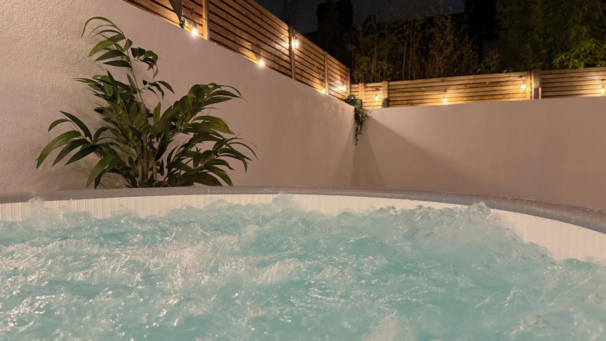 Acton - Hot Tub, Cinema & Gaming * Londra