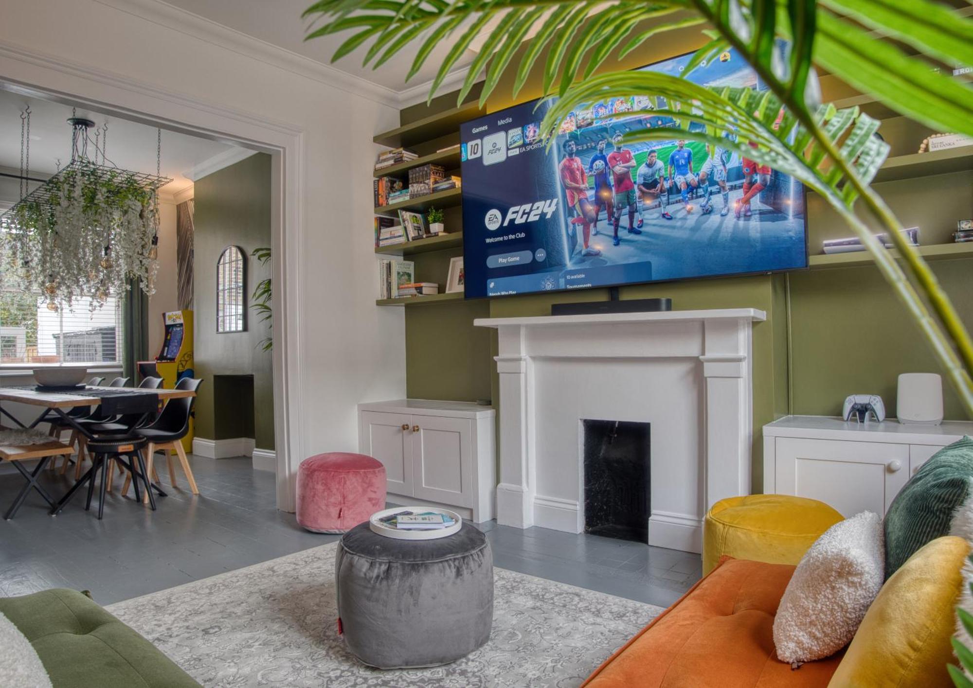 Acton - Hot Tub, Cinema & Gaming Londra