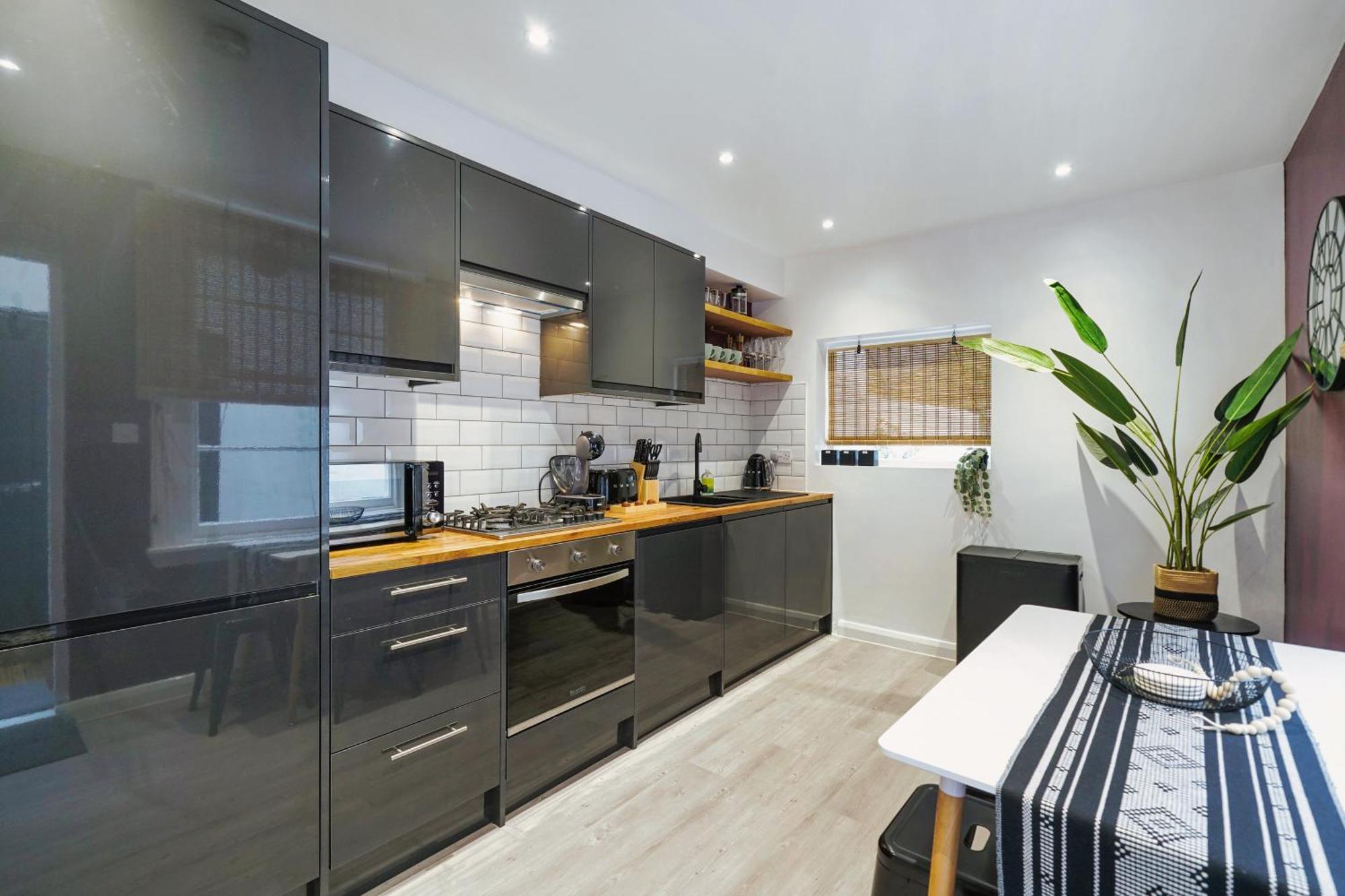 Acton - Hot Tub, Cinema & Gaming * Londra