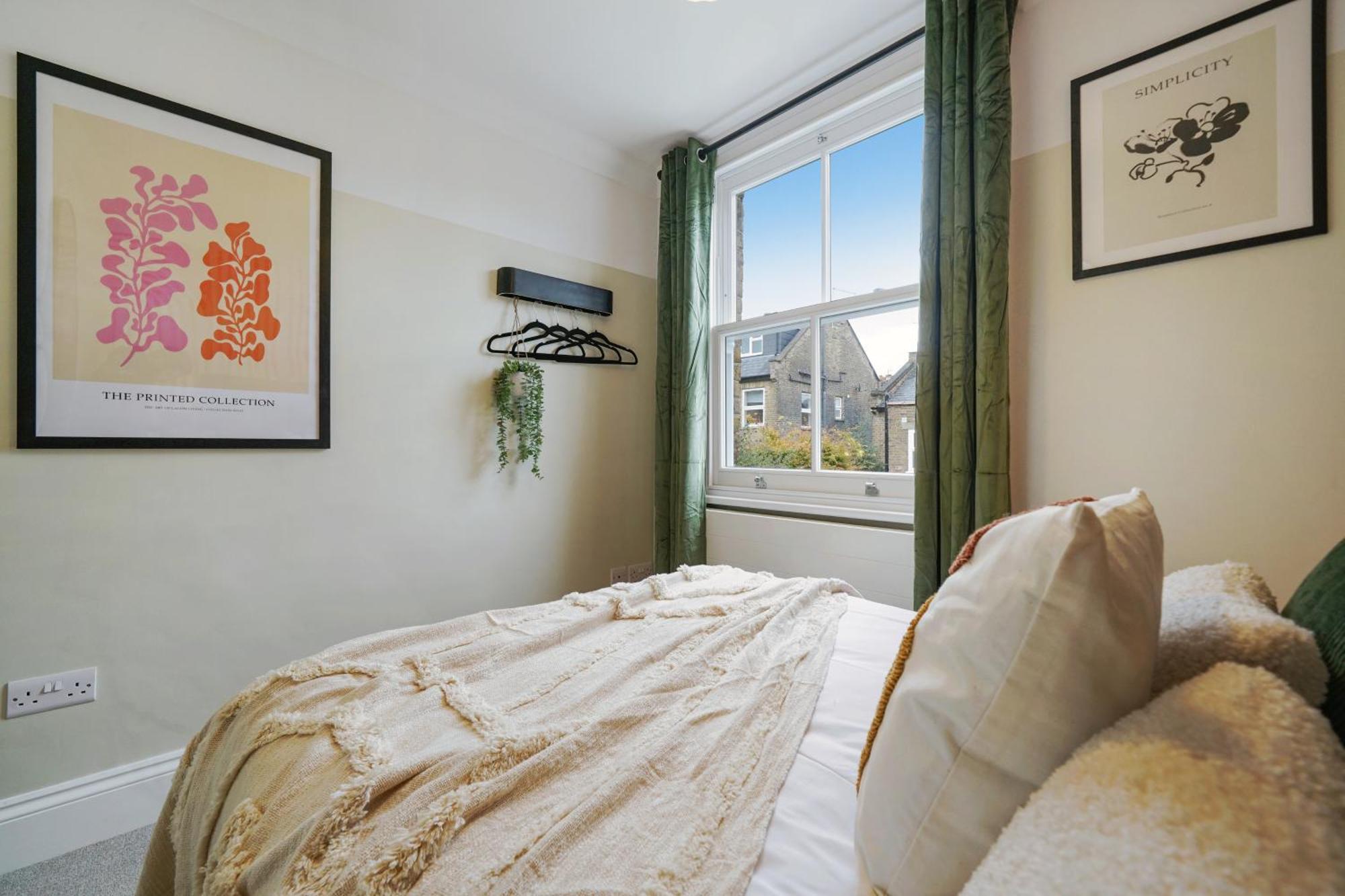 Villa Acton - Hot Tub, Cinema & Gaming *