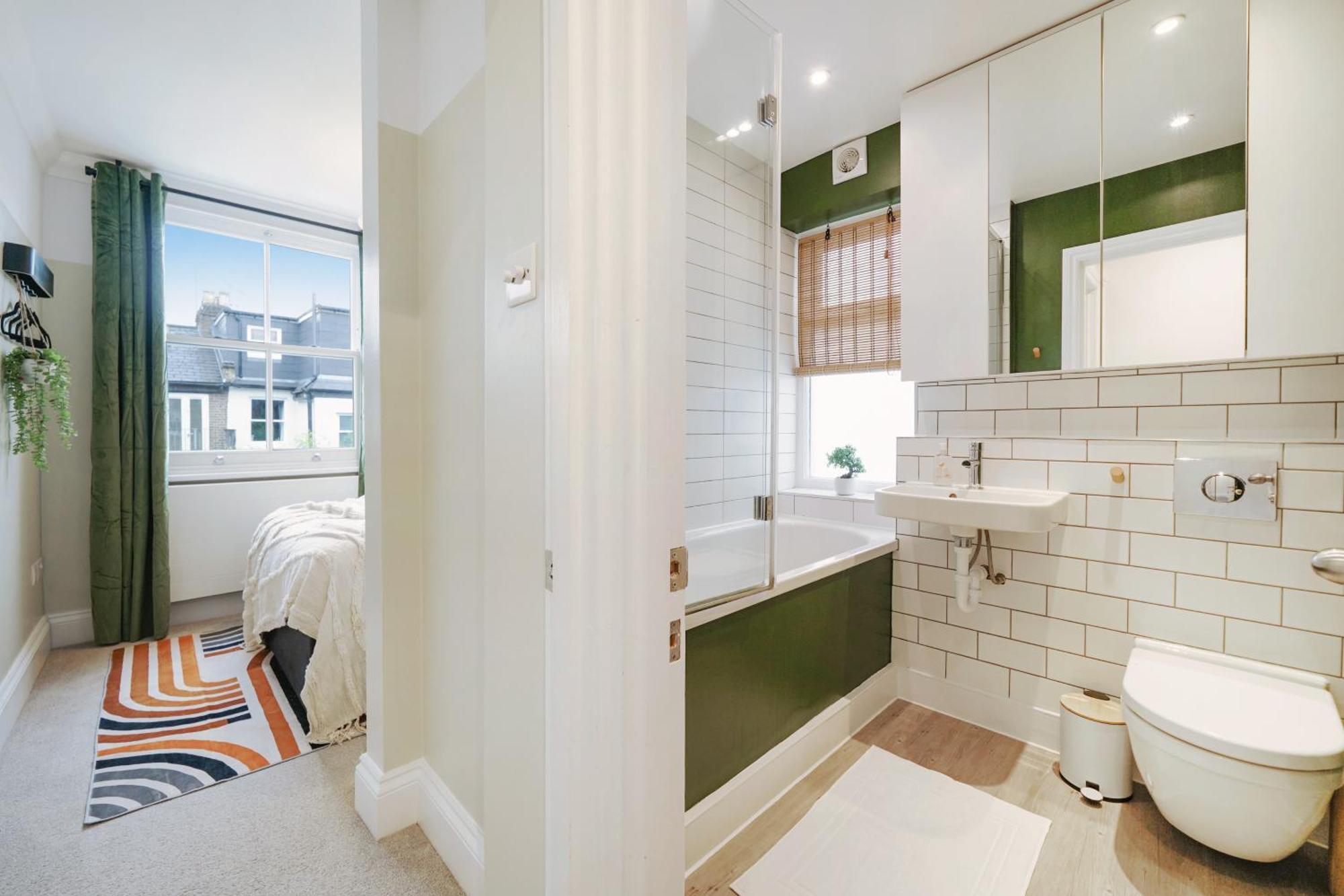 Acton - Hot Tub, Cinema & Gaming Villa