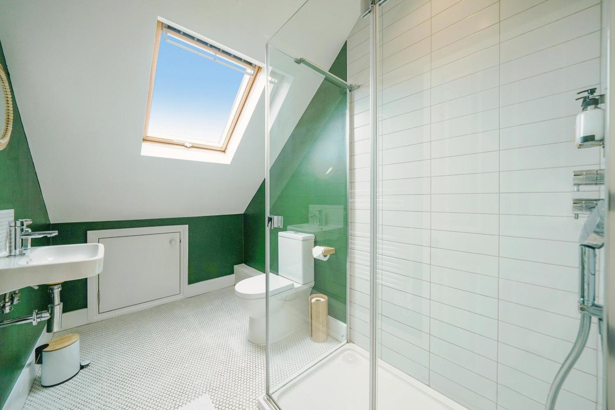 Acton - Hot Tub, Cinema & Gaming Villa Londra