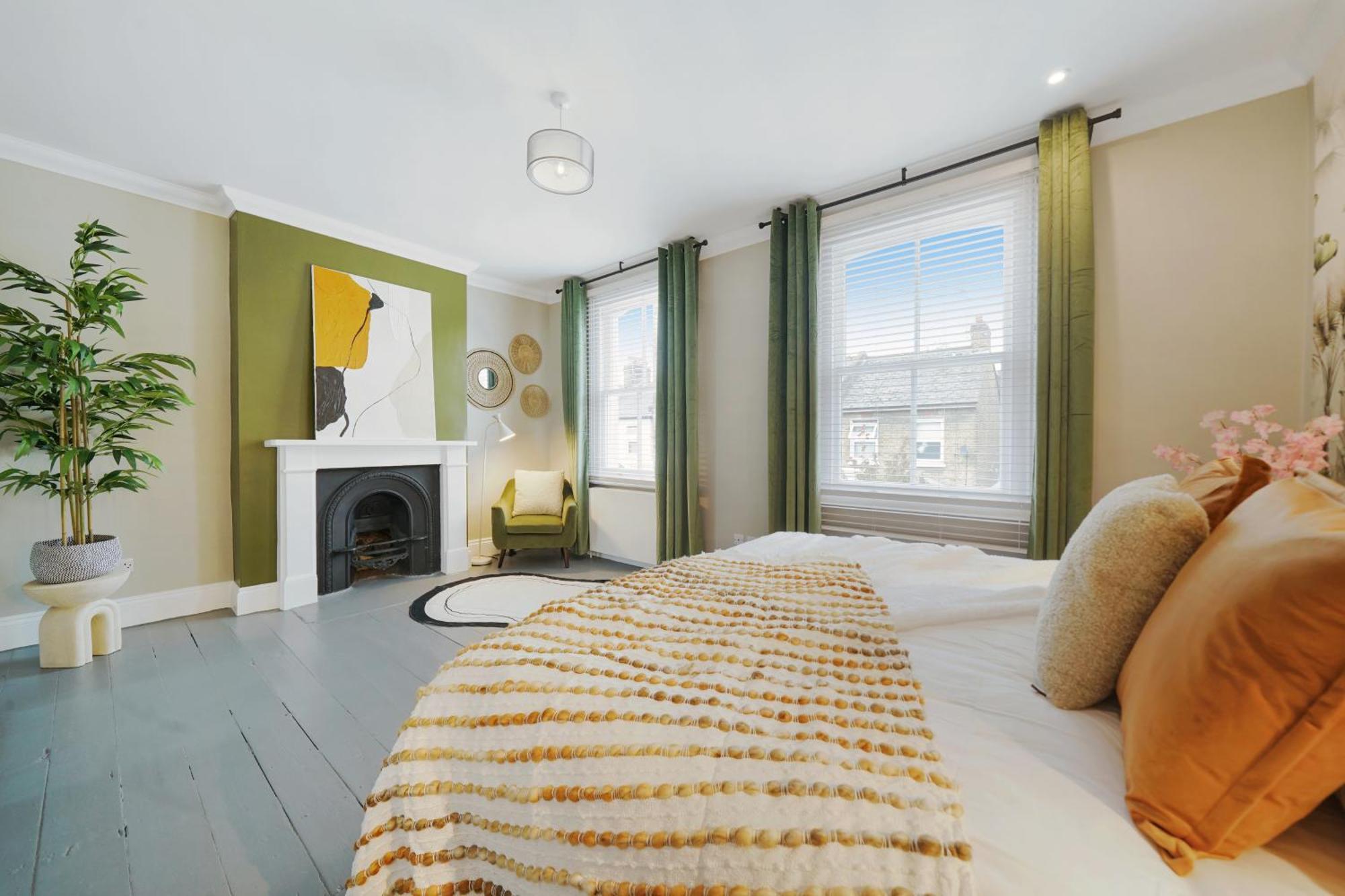 Acton - Hot Tub, Cinema & Gaming * Londra